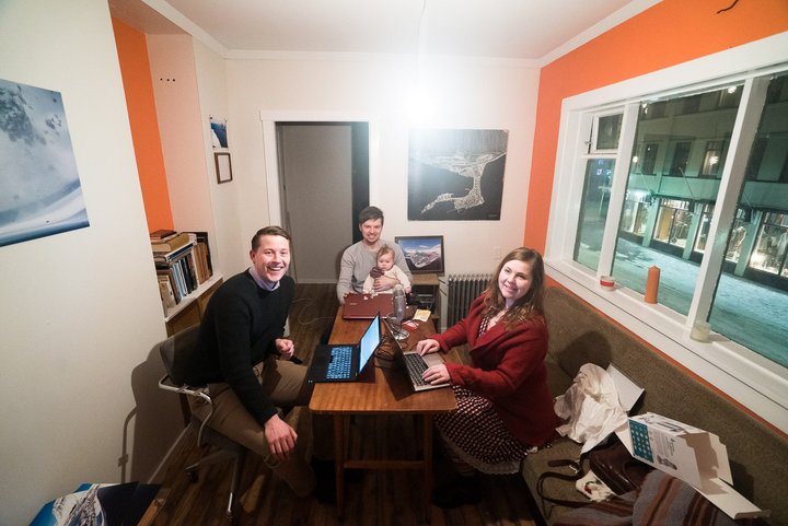 Gylfi, Þorsteinn og Tinna sjá um hlaðvarpsþáttinn Útvarp Ísafjörður í Hlaðvarpi Kjarnans. Þátturinn verður á dagskrá á mánudögum í vor.