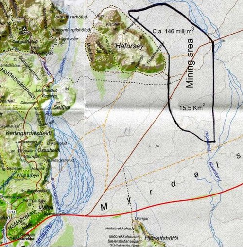 Brúna línan sýnir gamla þjóðveginn á Mýrdalssandi. Neðst á myndinni er Hjörleifsjöfði en jörðin er stór að flatarmáli og námuvinnslusvæðið áformaða innan hennar. Mynd: Úr umhverfismatsskýrslu