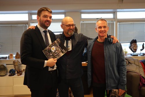 Ásmundur Einar Daðason, félags og barnamálaráðherra, Tolli Morthens, formaður starfshópsins og Agnar Bragason, sem var hópnum meðal annarra til ráðgjafar. Mynd:Stjórnarráðið