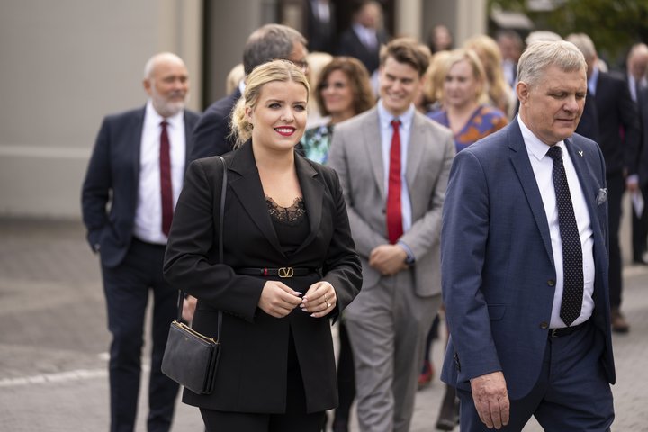 Áslaug Arna Sigurbjörnsdóttir, háskóla-, iðnaðar- og nýsköpunarráðherra, hefur lagt til breytingar á reglugerð sem heimila að dvalarleyfiskort, útgefin af Útlendingastofnun, verðti tekin gild sem rafræn skilríki.