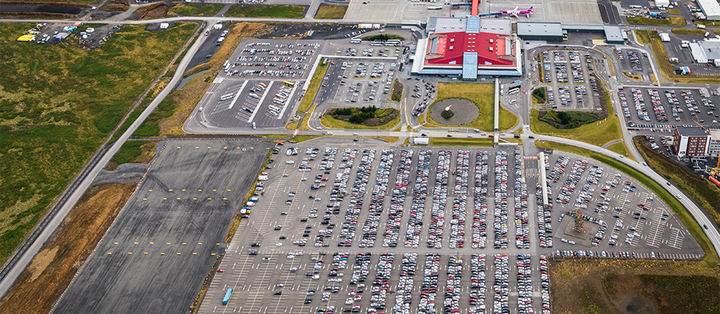 Bílastæðafjöld við Flugstöð Leifs Eiríkssonar.