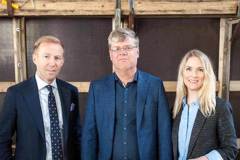 Benedikt Gíslason bankastjóri Arion banka, Haraldur Sverrisson bæjarstjóri í Mosfellsbæ og Þorgerður Arna Einarsdóttir, framkvæmdastjóri Blikastaðalands ehf. við undirritun samningsins í dag.