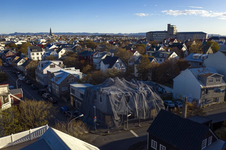 Umfjöllun Kjarnans fór í loftið þann 15. nóvember síðastliðinn, en um var að ræða greinaflokk sem fjallaði um eldsvoða sem kostaði þrjár ungar manneskjur lífið, þann mannskæðasta sem orðið hefur í höfuðborginni.