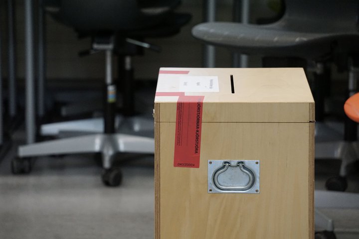 Ákveðið hefur verið að telja atkvæðin í Suðurkjördæmi að nýju.