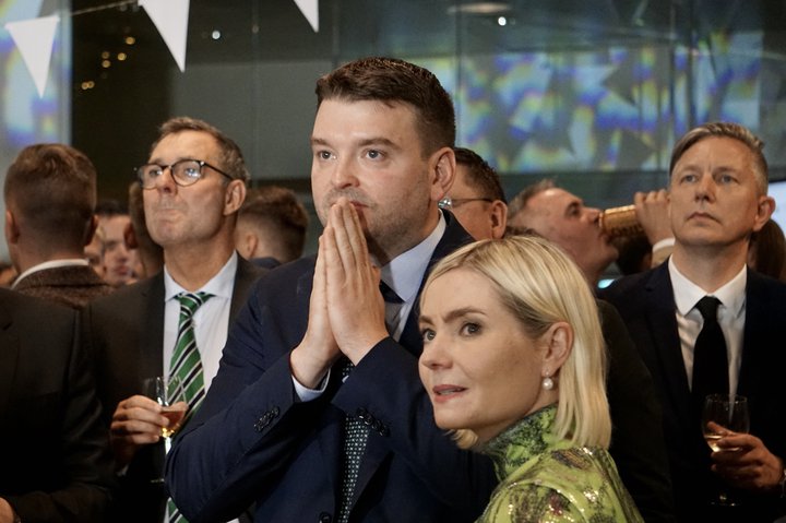 Vinsældir Framsóknarflokksins dala milli mánaða.