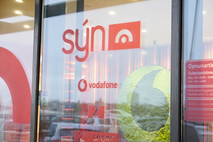 Um var að ræða auglýsingar í hlaðvarpsþættinum Þungavigtinni á Vísi.