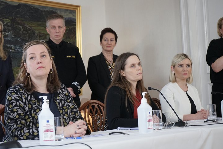 Ráðherrar í ríkisstjórn hafa verið mismunandi sýnilegir vegna COVID-19. Svandís Svavarsdóttir nýtur nú meira trausts en áður, Katrín Jakobsdóttir stendur í stað en traust til Lilju Alfreðsdóttur hefur helmingast á rúmu ári.