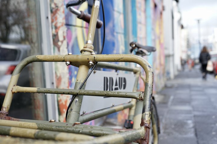 Fyrsta bakarí Brauð og Co. opnaði á Frakkastíg í mars 2016.