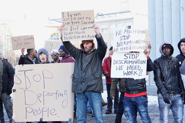 Flóttafólk mótmælti í febrúar á síðasta ári.