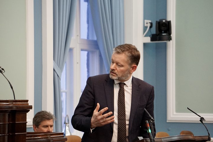 Þorsteinn Víglundsson leggur til að gjöld á atvinnurekstur verði felld tímabundið niður til að mæta áhrifum af útbreiðslu kórónuveirunnar.