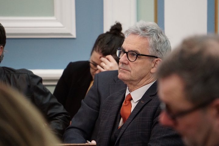 Guðjón S. Brjánsson, þingmaður Samfylkingarinnar, var fyrsti flutningsmaður tillögunnar.