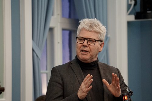 Guðmundur Andri spurði Lilju út í afstöðu hennar til viðbragða Samherja við fréttaflutningi Ríkisútvarpsins af málefnum félagsins. Mynd: Bára Huld Beck.