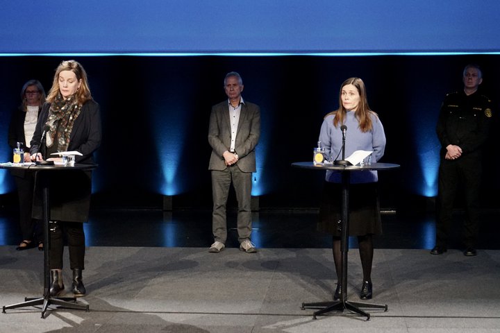 Svandís Svavarsdóttir heilbrigðisráðherra og Katrín Jakobsdóttir forsætisráðherra.