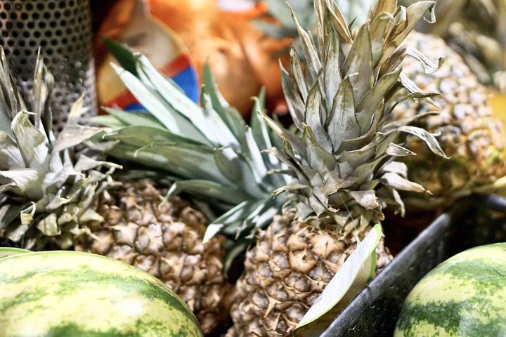 Talið er að það hafi verið Kristófer Kólumbus sem kynnti Evrópubúa fyrir ananas. Hann var fyrstu áratugina aðeins á færi fína fólkins að neyta og framreiddur í veislum þess enda munaður.