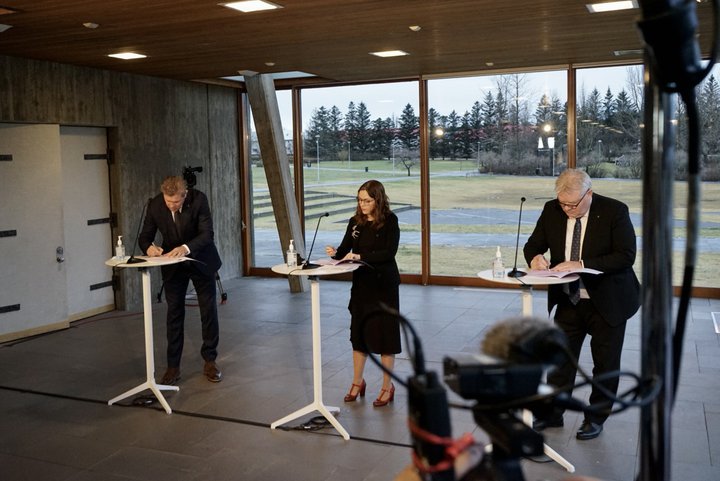 Nýr stjórnarsáttmáli og breytt skipun stjórnarráðsins voru kynnt 28. nóvember síðastliðinn.