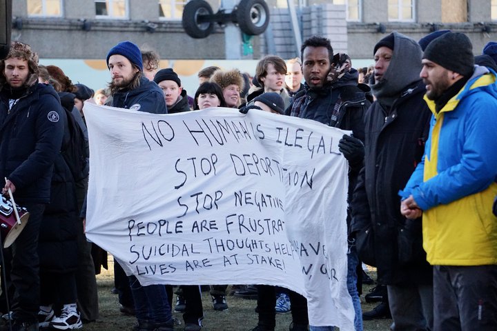 Rauði kross Íslands sinnir hagsmunagæslu og annarri þjónustu við hælisleitendur á meðan þeir bíða úrlausn sinna mála í stjórnkerfinu.