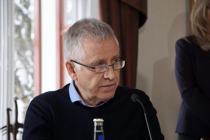 Þórólfur Guðnason sóttvarnalæknir leggur til að farþegar fari í PCR-próf við komuna til landsins og sæti sóttkví á meðan neikvæðrar niðurstöðu er beðið.