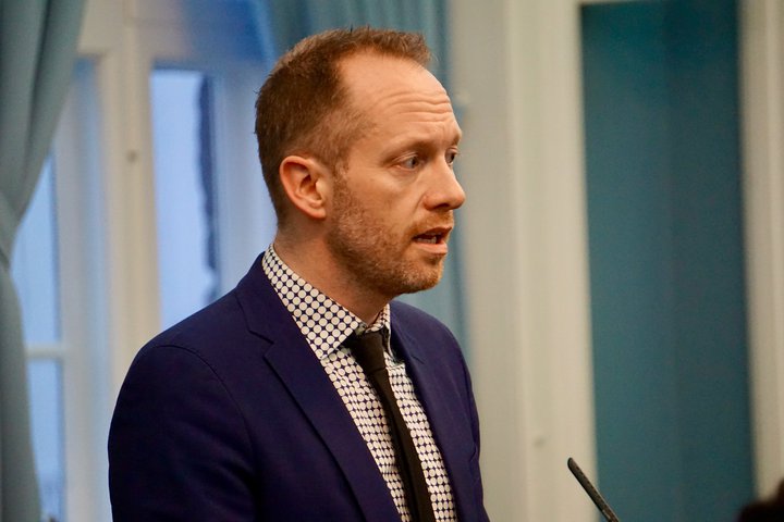 Guðmundur Ingi Guðbrandsson félags- og vinnumarkaðsráðherra  var til svara í óundirbúnum fyrirspurnatíma á Alþingi í morgun.