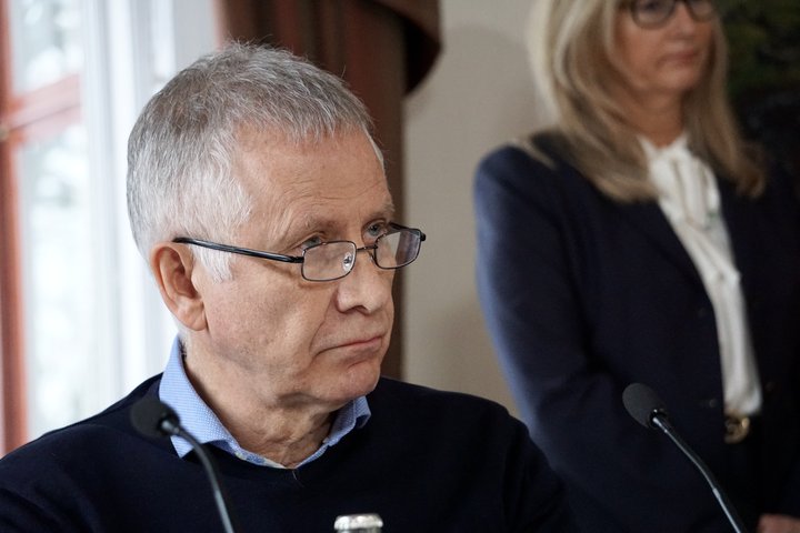 Þórólfur Guðnason sóttvarnalæknir segir að komi til greina að stytta sóttkví þróbólusettra einstaklinga.