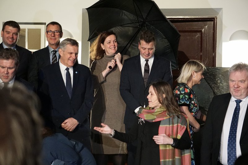 Ríkisstjórn Katrínar Jakobsdóttur endurnýjaði samstarf sitt í nóvember 2021. Ómögulegt væri að mynda stjórn þeirra flokka sem að henni standa í dag, miðað við niðurstöðu könnunarinnar. Mynd: Bára Huld Beck