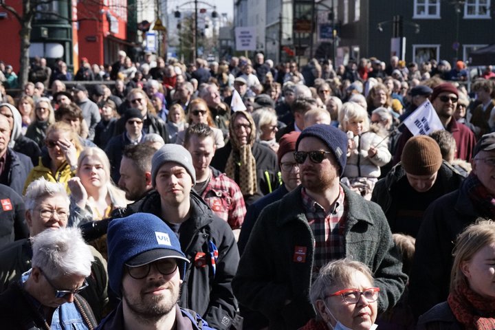 Lífeyrissjóðir taka við lögbundnum iðgjöldum almennings og eiga að ávaxta þá til að tryggja sem flestum áhyggjulaust ævikvöld.