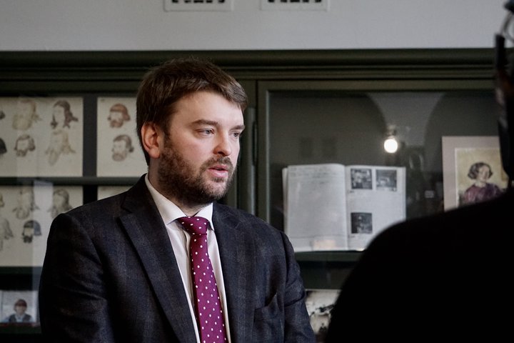 Frumvarp um breytingu á lögum er verða vinnumarkaðinn kemur frá Ásmundi Einari Daðasyni, félags- og barnamálaráðherra.