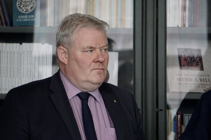 Sigurður Ingi Jóhannsson samgöngu- og sveitarstjórnaráðherra hefur á ný lagt fram frumvarp um íslenska landshöfuðslénið .is.