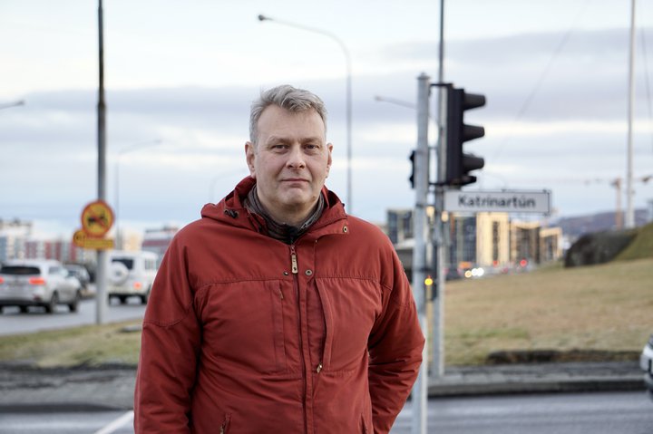 Hrafnkell Á. Proppé skipulagsfræðingur og fyrrverandi forstöðumaður Verkefnastofu Borgarlínu ræddi um kostnað heimila og fyrirtækja af geymslu einkabíla í samtali við Kjarnann fyrir skemmstu.