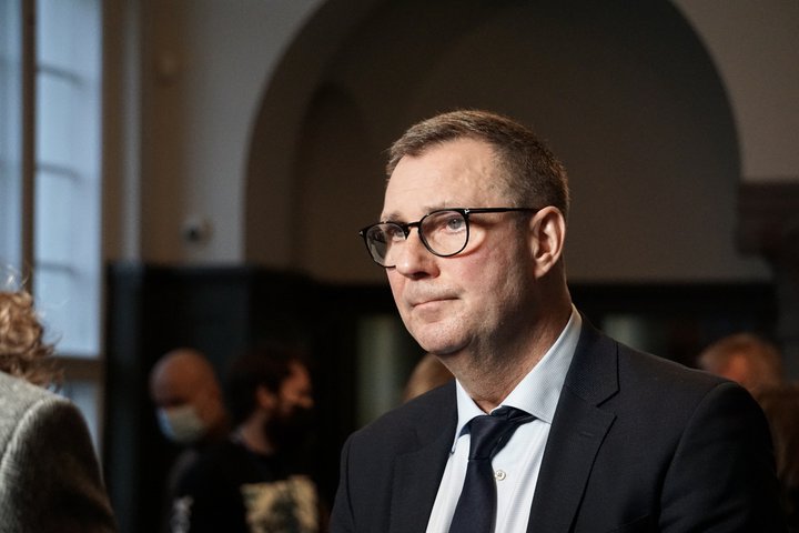 Willum Þór Þórsson heilbrigðisráðherra var hlynntur því síðasta haust að leyfa ætti kórónuveirunni að ganga án sóttvarnatakmarkana. Þáverandi heilbrigðismálaráðherra var alfarið á móti því á þeim tíma.