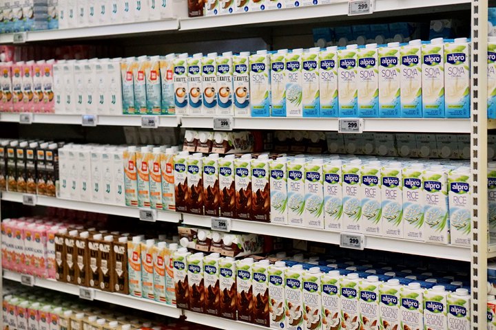 Ýmsar jurtamjólk­urtegundir eru fá­an­leg­arhér á landi.