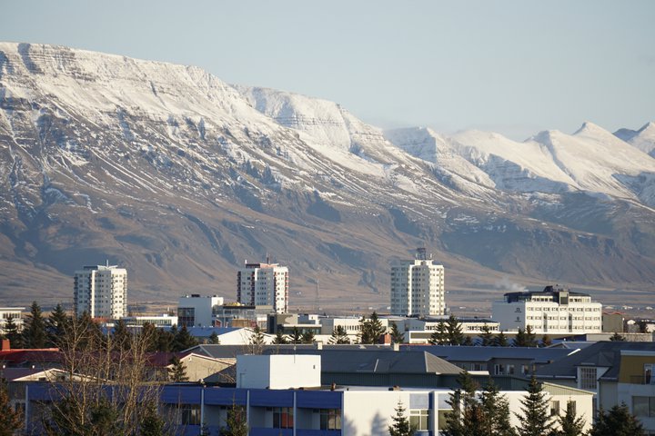 Húsnæðisverð hér á landi hefur ekki hækkað mikið meira en í öðrum samanburðarríkjum okkar.