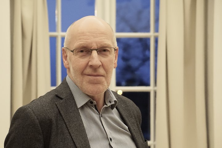 Steingrímur J. Sigfússon, forseti Alþingis, er fyrsti flutningsmaður frumvarpsins.