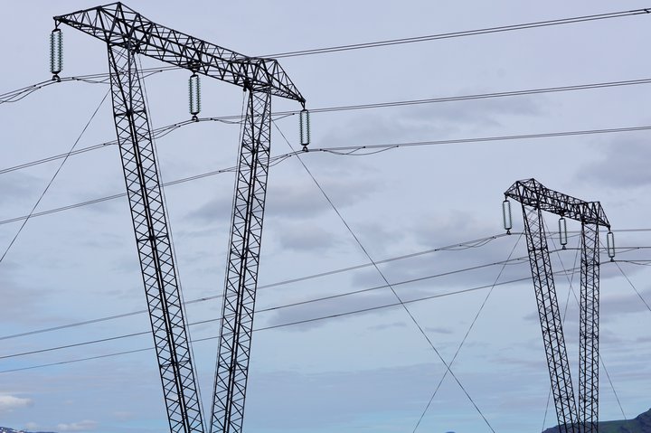 Stórnotkun minnkaði mest hjá álverunum á síðasta ári eða um 3,4 prósent frá fyrra ári.