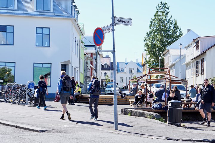 Seðlabankinn deilir ekki sömu bjartsýni og Landsbankinn á komu ferðamanna hingað til lands í ár