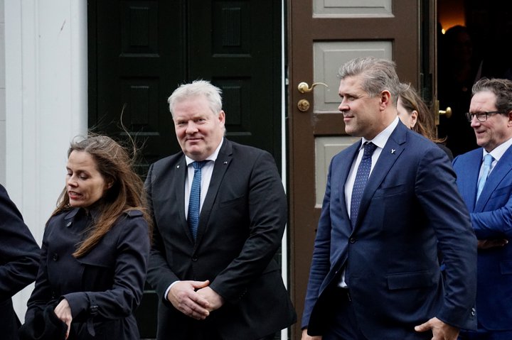 Ríkisstjórnin gæti haldið velli þrátt fyrir að flokkarnir sem að henni standa séu allir að mælast með minna fylgi en þeir fengu í kosningunum 2017.