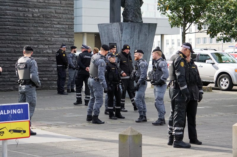 Lögreglan við þingsetninguna. Mynd: Bára Huld Beck