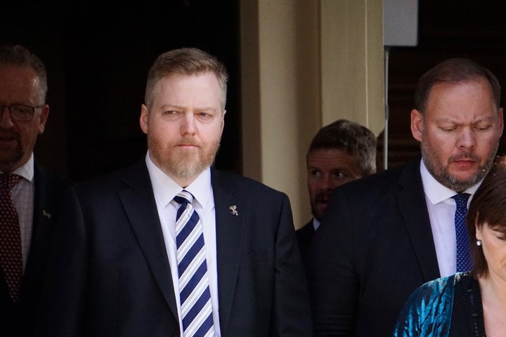 Sigmundur Davíð Gunnlaugsson, formaður Miðflokksins, og Bergþór Ólason, segja Útlendingastofnun ekki hrósað nóg á Alþingi og bættu úr því undir störfum þingsins í dag þar sem þeir hrósuðu stofnuninni fyrir viðbrögð við jóladagatali RÚV.