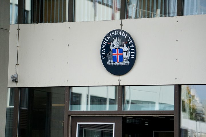 Frá utanríkisráðuneytinu við Rauðarárstíg.