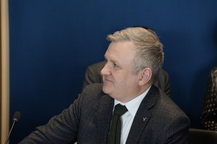 Friðjón R. Friðjónsson varaþingmaður Sjálfstæðisflokks er fyrsti flutningsmaður tillögunnar.