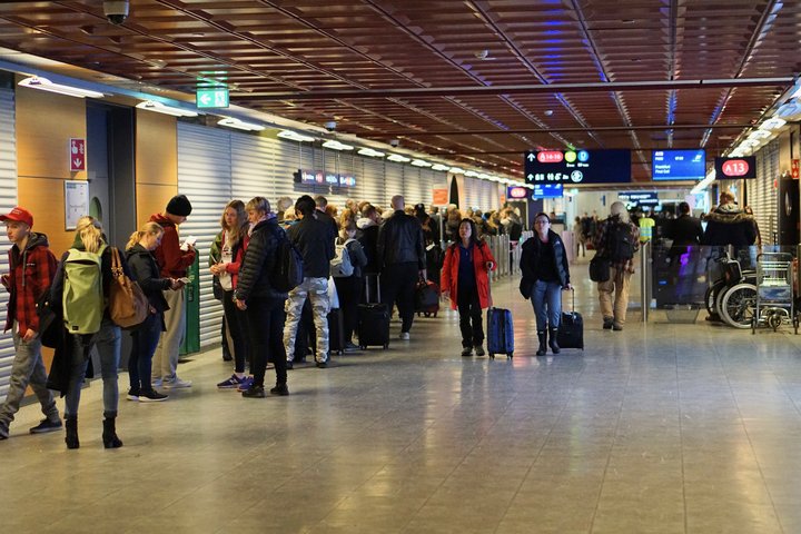 Um það bil helmingur þeirra ferðamanna sem hafa komið til landsins um Keflavíkurflugvöll undanfarna mánuði hafa verið Bandaríkjamenn.
