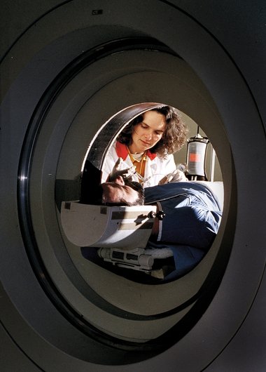 Einstaklingur í jáeindaskanna