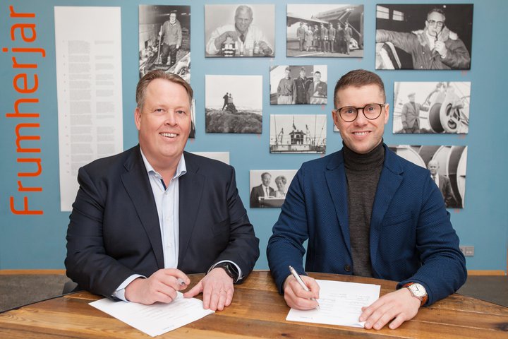 Eggert Þór Kristófersson, forstjóra Festi, og Magnús Júlíusson, framkvæmdastjóra Íslenskrar orkumiðlunar.