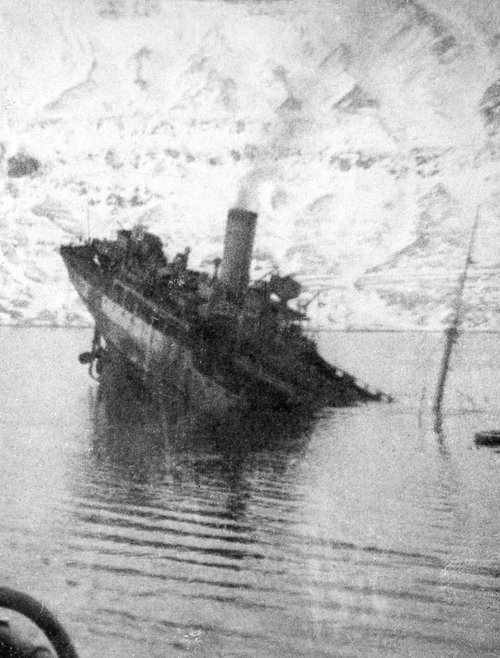 El Grillo að sökkva árið 1944. Myndin var tekin af Haraldi Sigmarssyni.