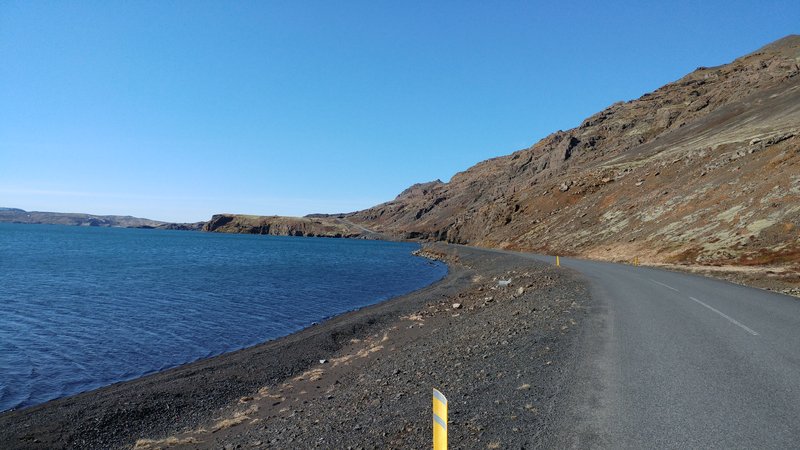 Enn að mestu laust við Lúpínu við Kleifarvatn.