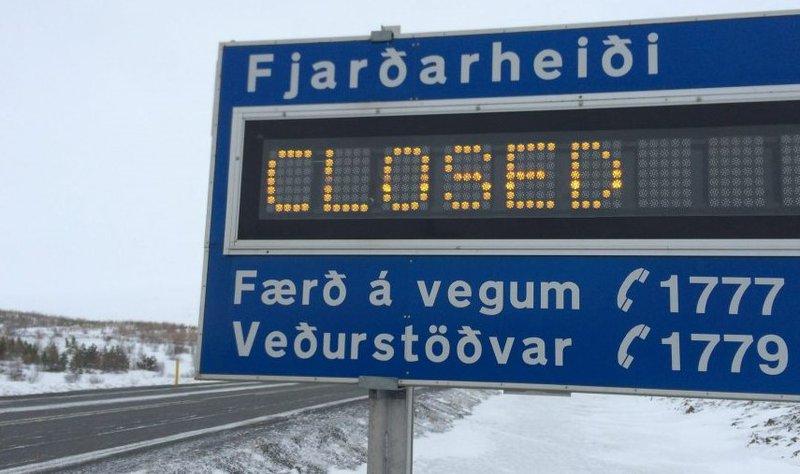 Veginum um Fjarðarheiði er oft lokað á hverjum vetri vegna ófærðar. Skjáskot: RÚV