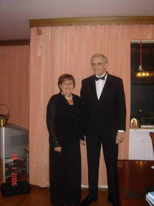 Hér með konu sinni, Höllu Halldórsdóttur.