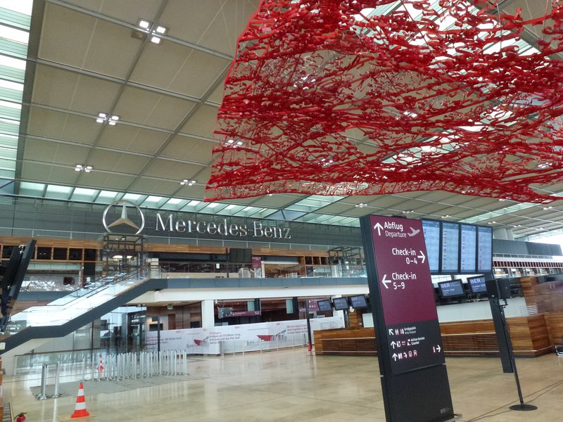 Leitað er að sjálfboðaliðum til að taka þátt í prufukeyrslu á flugvellinum. Mynd: Wikipedia