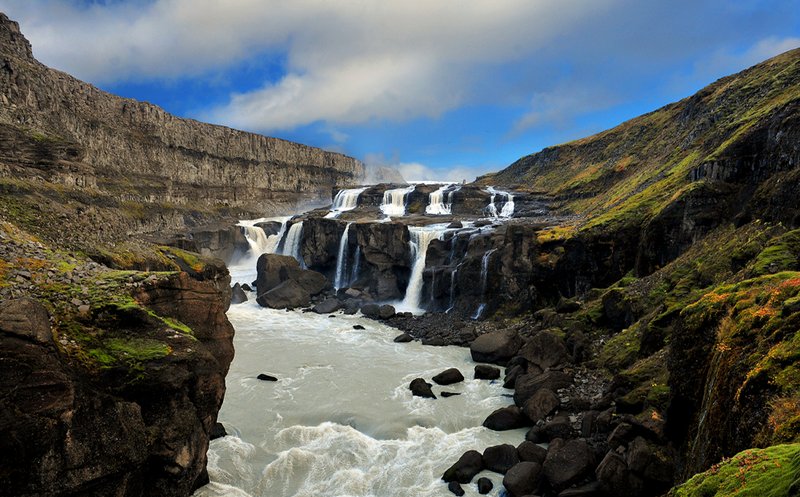 Fossinn Dynkur í Þjórsá verður að sprænu gangi Kjalölduveita eftir, en hún var færð úr verndarflokki í biðflokk. Mynd Árni Tryggvason.