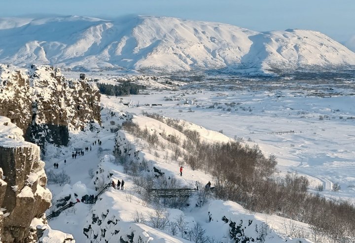 Þingvellir eru einn af þremur þjóðgörðum landsins. Hinir tveir eru Þjóðgarðurinn Snæfellsjökull og Vatnajökulsþjóðgarður.