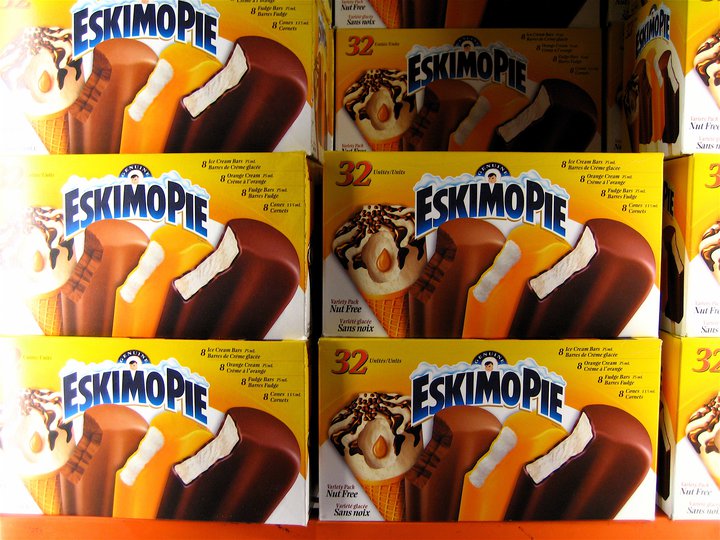 Kassar af Eskimo Pie ís frá Dreyer's. Fyrirtækið hyggst breyta nafni íssins síðar á árinu en nýja nafnið er óákveðið.